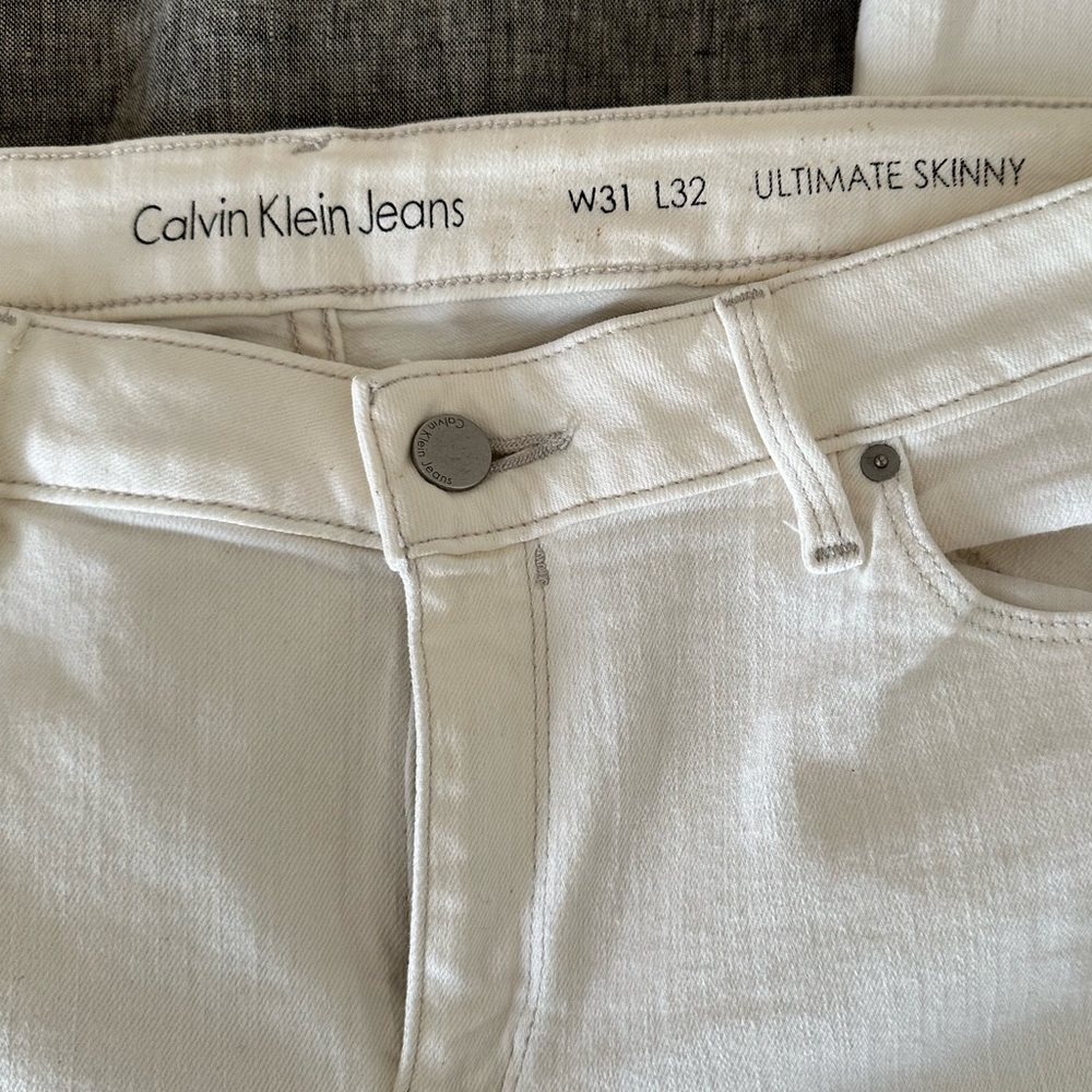 Calvin Klein Creamy White Ultimate Skinny jeans in waist 31, length 32